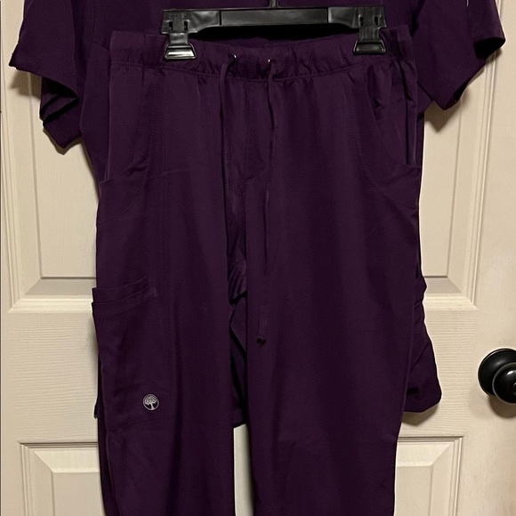 Bundle of scrubs. Like new, healing hands brand. - Picture 4 of 6